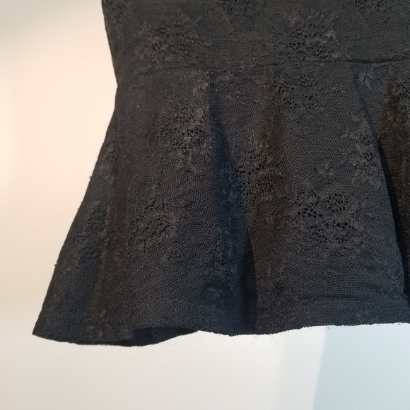 Top Peplum Blouse | All-black | Cap Sle… - Picture 12 of 15